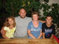 /album/fotogalerie-rodinne-foto-2010/dasa-a-pepa-malovi-s-martinem-a-ivanou-jpg/
